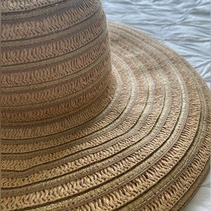 Women’s sun hat straw beach gold tan woven